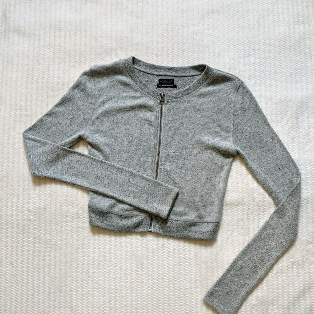 Cropped Grey Zipper Long Sleeve Shirt - Never Worn - Size S